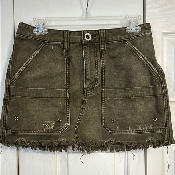 FREE PEOPLE Size 26 Denim Green Cargo Skirt Mini Fringe Utilitarian Distressed - Picture 1 of 10